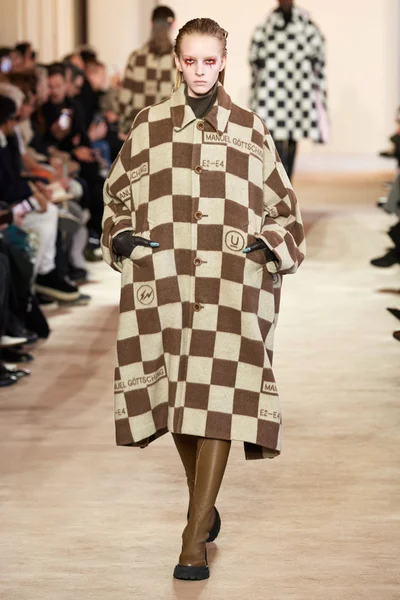 Look 10